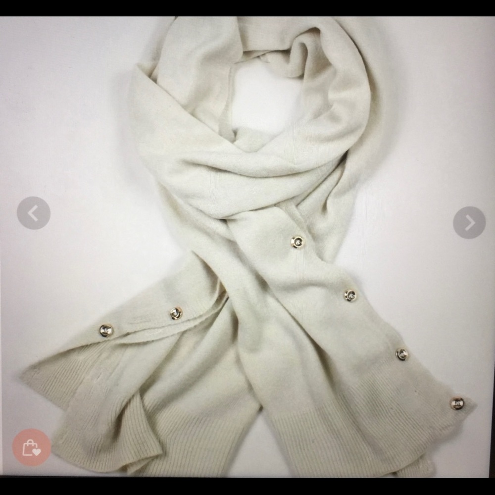 Chic and stylish scarf